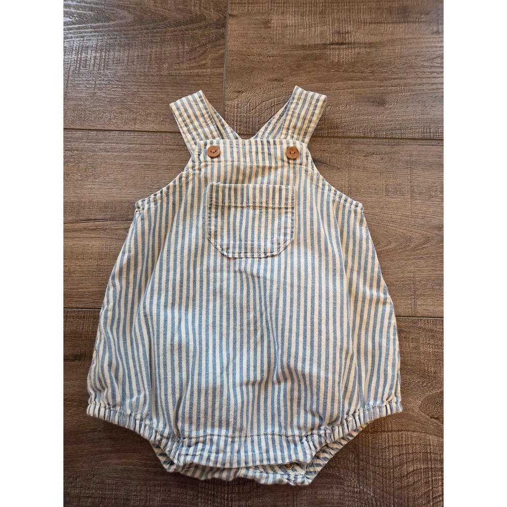 Baby gap romper 0-3 mos
